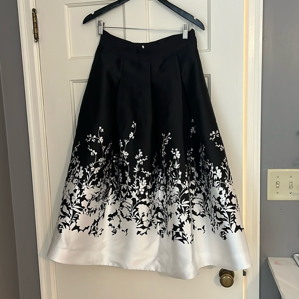 White House Black Market Black and White A-Line Skirt